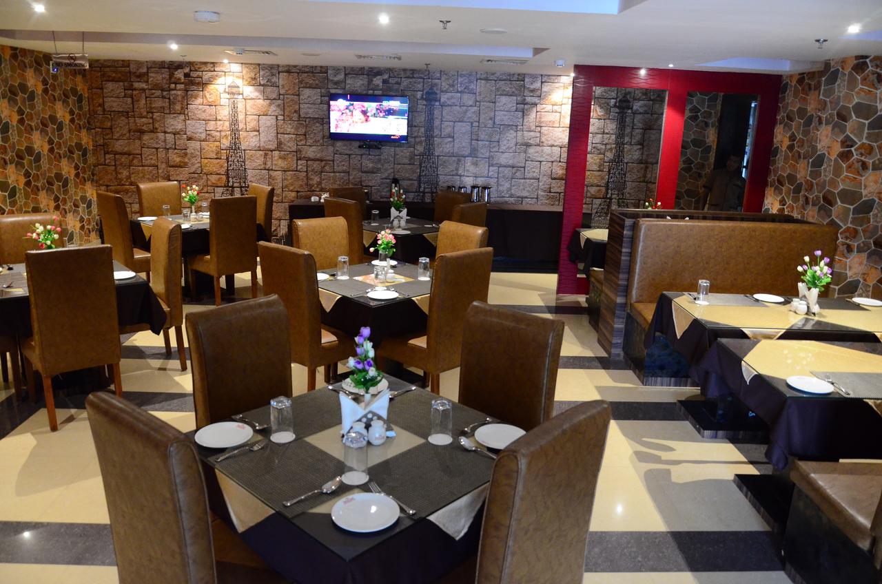Sapphire Plaza Hotel Bhubaneswar Restaurant
